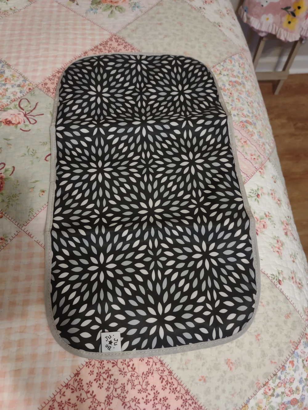 Ju-Ju-Be Black & White Floral Dot Organizer Bag